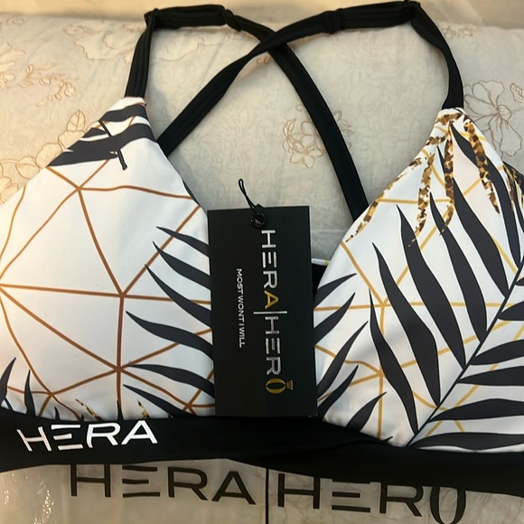 Hera x Hero Women's Seamless C Back Sports Bra in Black/white Color NWT - Picture 5 of 9